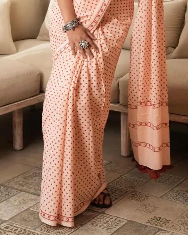 Peach_Cotton_Blossom_Mini_Polka_Dot_Mul_Saree_With_Tassels_For_Women